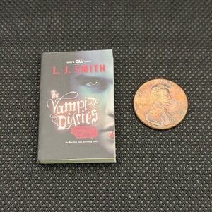 Zuru Mini Brands Books The Vampire Diaries Mini Book